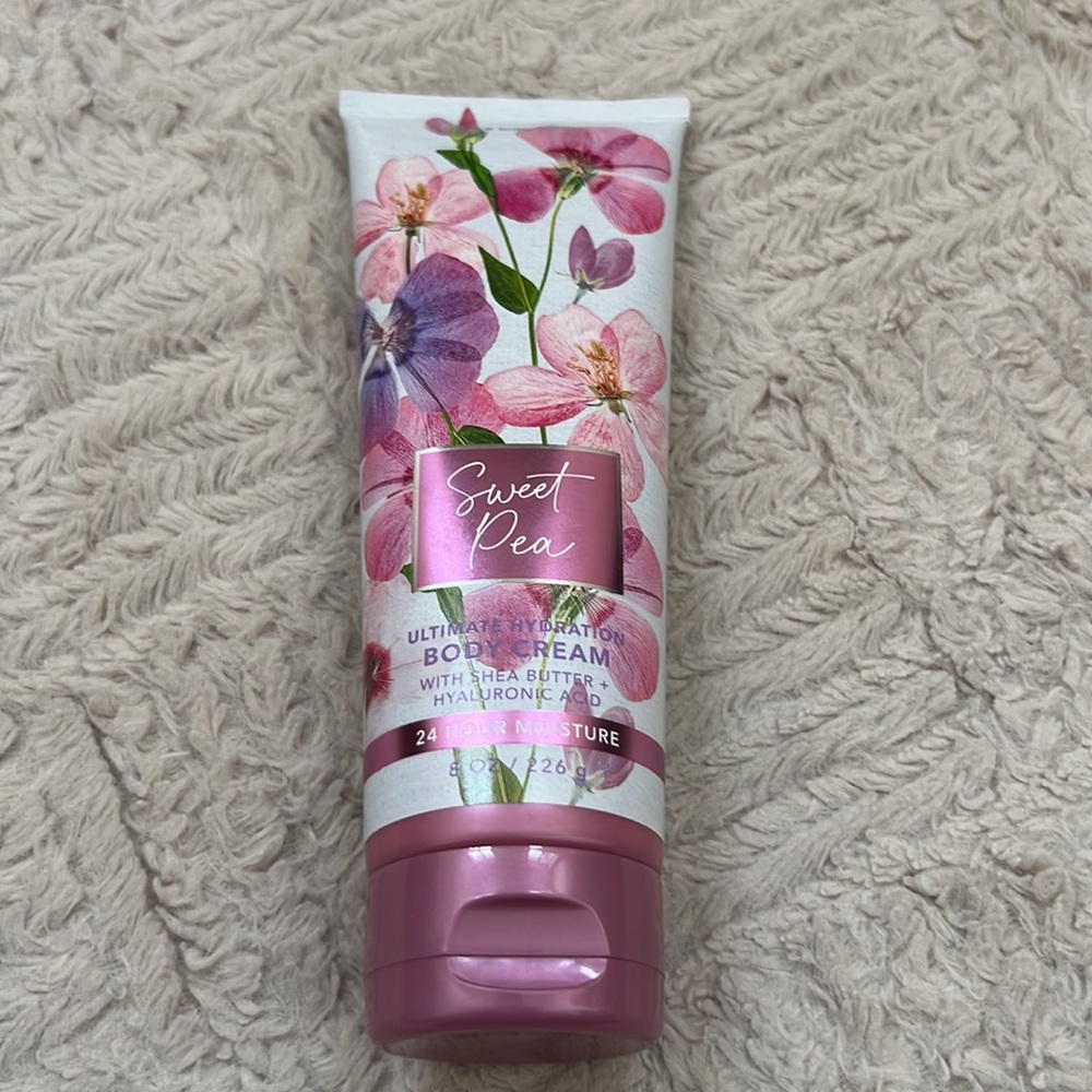 Sweet Pea Ultimate Hydration Body Cream 8oz, Bath & Body Works, New unopened